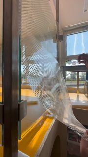 Application de pellicule pour fenêtre @3mfilms dans les vitres de modules de jeux de plusieurs classes de maternelles 🤸♂️
#3mfasara #dotpattern