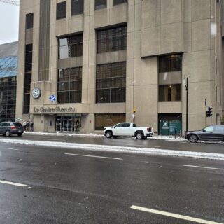 Installation de pellicule givré au Starbucks du Centre Sheraton Montréal au centre-ville de Montréal.
#sheratonhotel 
#centreville